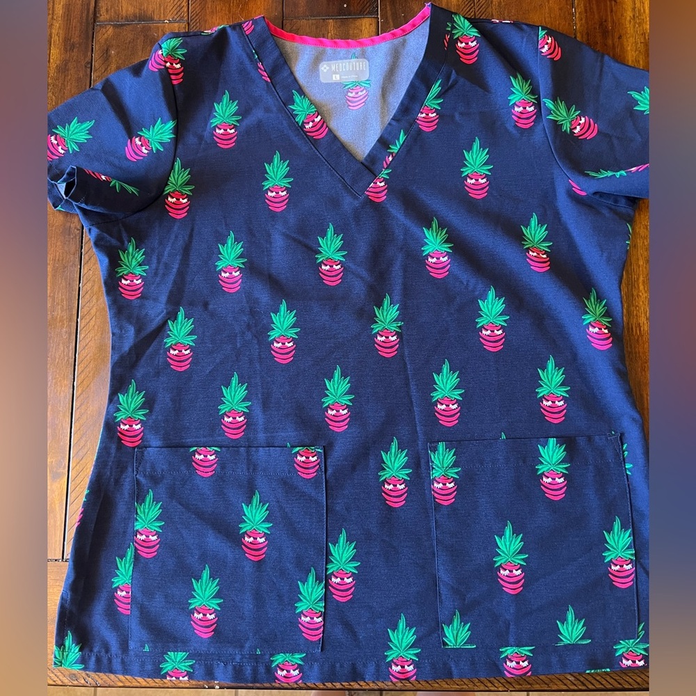 Med couture pineapple scrub top Large